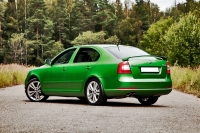 Skoda Octavia RS liftback 5-door (2 generation) 2.0 TDI DSG foto, Skoda Octavia RS liftback 5-door (2 generation) 2.0 TDI DSG fotos, Skoda Octavia RS liftback 5-door (2 generation) 2.0 TDI DSG imagen, Skoda Octavia RS liftback 5-door (2 generation) 2.0 TDI DSG imagenes, Skoda Octavia RS liftback 5-door (2 generation) 2.0 TDI DSG fotografía