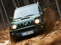 Suzuki Jimny SUV (3rd generation) AT 1.3 4WD (85hp) JLX (2013) foto, Suzuki Jimny SUV (3rd generation) AT 1.3 4WD (85hp) JLX (2013) fotos, Suzuki Jimny SUV (3rd generation) AT 1.3 4WD (85hp) JLX (2013) imagen, Suzuki Jimny SUV (3rd generation) AT 1.3 4WD (85hp) JLX (2013) imagenes, Suzuki Jimny SUV (3rd generation) AT 1.3 4WD (85hp) JLX (2013) fotografía