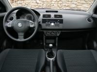 Suzuki Swift Hatchback 5-door. (3 generation) 1.3 AT (92hp) foto, Suzuki Swift Hatchback 5-door. (3 generation) 1.3 AT (92hp) fotos, Suzuki Swift Hatchback 5-door. (3 generation) 1.3 AT (92hp) imagen, Suzuki Swift Hatchback 5-door. (3 generation) 1.3 AT (92hp) imagenes, Suzuki Swift Hatchback 5-door. (3 generation) 1.3 AT (92hp) fotografía