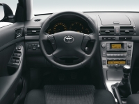 Toyota Avensis Liftback (2 generation) 1.8 MT (129hp) foto, Toyota Avensis Liftback (2 generation) 1.8 MT (129hp) fotos, Toyota Avensis Liftback (2 generation) 1.8 MT (129hp) imagen, Toyota Avensis Liftback (2 generation) 1.8 MT (129hp) imagenes, Toyota Avensis Liftback (2 generation) 1.8 MT (129hp) fotografía