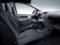 Toyota Aygo Hatchback 5-door. (1 generation) 1.0 MMT (68hp) foto, Toyota Aygo Hatchback 5-door. (1 generation) 1.0 MMT (68hp) fotos, Toyota Aygo Hatchback 5-door. (1 generation) 1.0 MMT (68hp) imagen, Toyota Aygo Hatchback 5-door. (1 generation) 1.0 MMT (68hp) imagenes, Toyota Aygo Hatchback 5-door. (1 generation) 1.0 MMT (68hp) fotografía