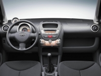 Toyota Aygo Hatchback 5-door. (1 generation) 1.0 MT (68hp) foto, Toyota Aygo Hatchback 5-door. (1 generation) 1.0 MT (68hp) fotos, Toyota Aygo Hatchback 5-door. (1 generation) 1.0 MT (68hp) imagen, Toyota Aygo Hatchback 5-door. (1 generation) 1.0 MT (68hp) imagenes, Toyota Aygo Hatchback 5-door. (1 generation) 1.0 MT (68hp) fotografía