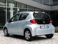 Toyota Aygo Hatchback 5-door. (1 generation) 1.0 MT (68hp) foto, Toyota Aygo Hatchback 5-door. (1 generation) 1.0 MT (68hp) fotos, Toyota Aygo Hatchback 5-door. (1 generation) 1.0 MT (68hp) imagen, Toyota Aygo Hatchback 5-door. (1 generation) 1.0 MT (68hp) imagenes, Toyota Aygo Hatchback 5-door. (1 generation) 1.0 MT (68hp) fotografía