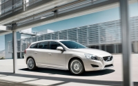 Volvo V60 Estate (1 generation) 2.4 D6 Plug-in-Hybrid Geartronic Turbo AWD (215 HP) foto, Volvo V60 Estate (1 generation) 2.4 D6 Plug-in-Hybrid Geartronic Turbo AWD (215 HP) fotos, Volvo V60 Estate (1 generation) 2.4 D6 Plug-in-Hybrid Geartronic Turbo AWD (215 HP) imagen, Volvo V60 Estate (1 generation) 2.4 D6 Plug-in-Hybrid Geartronic Turbo AWD (215 HP) imagenes, Volvo V60 Estate (1 generation) 2.4 D6 Plug-in-Hybrid Geartronic Turbo AWD (215 HP) fotografía