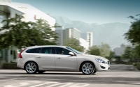 Volvo V60 Estate (1 generation) 2.4 D6 Plug-in-Hybrid Geartronic Turbo AWD (215 HP) foto, Volvo V60 Estate (1 generation) 2.4 D6 Plug-in-Hybrid Geartronic Turbo AWD (215 HP) fotos, Volvo V60 Estate (1 generation) 2.4 D6 Plug-in-Hybrid Geartronic Turbo AWD (215 HP) imagen, Volvo V60 Estate (1 generation) 2.4 D6 Plug-in-Hybrid Geartronic Turbo AWD (215 HP) imagenes, Volvo V60 Estate (1 generation) 2.4 D6 Plug-in-Hybrid Geartronic Turbo AWD (215 HP) fotografía